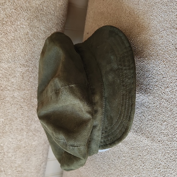 EUC Betmar New York mens hat green faux suede